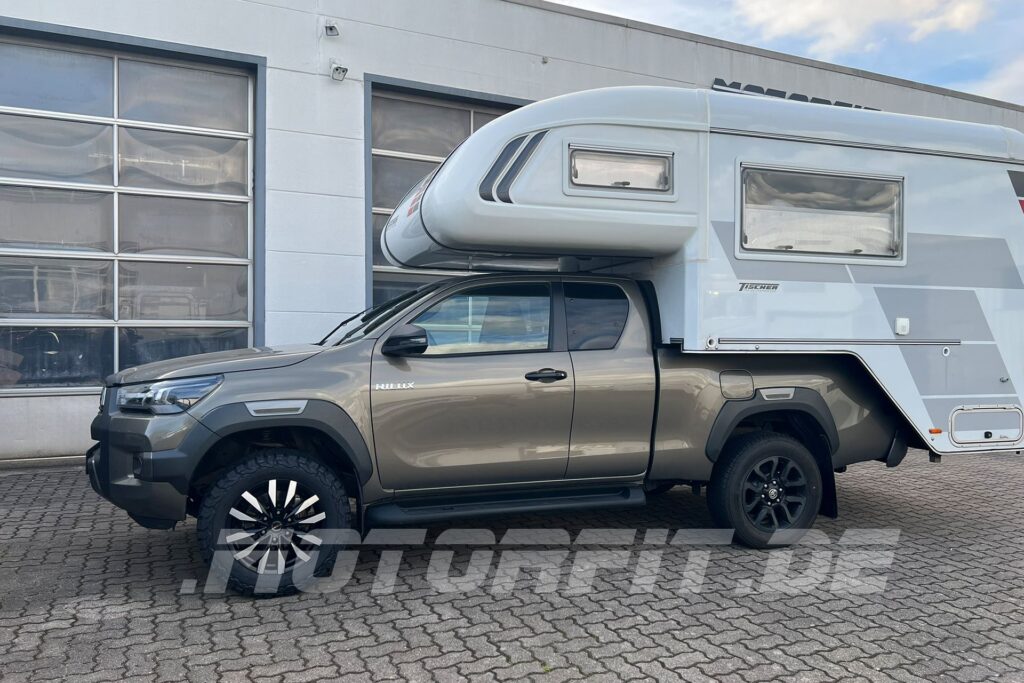 Toyota Hilux mit Luftfederung für Einsatz Wohnkabine
