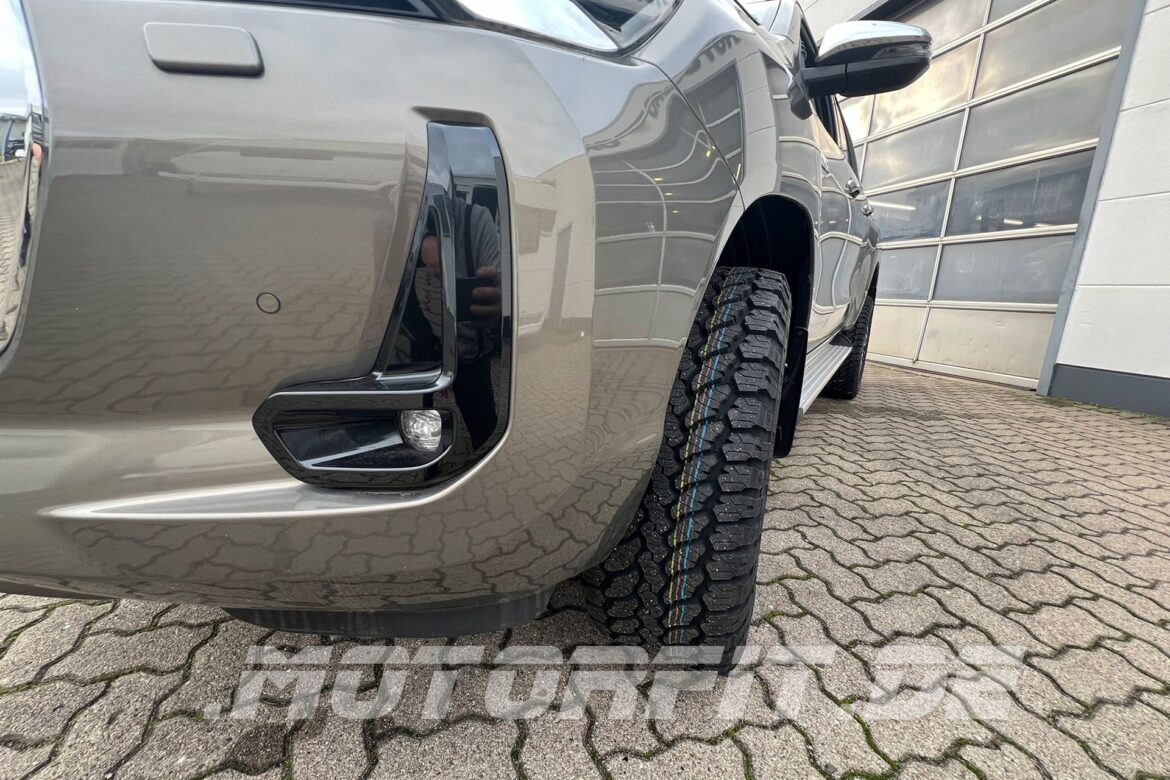 SPURVERBREITERUNG 30mm für Toyota Hilux