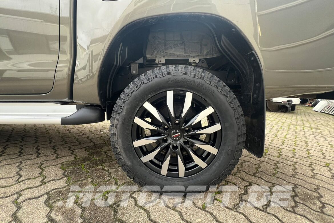 SPURVERBREITERUNG 30mm für Toyota Hilux
