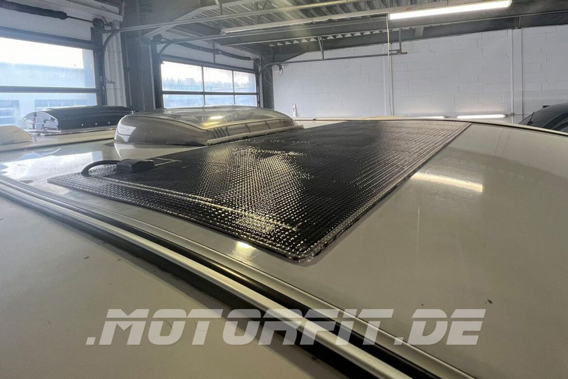 Solaranlage auf Wohnkabinen - Profi-Einabu bei motorfit.de